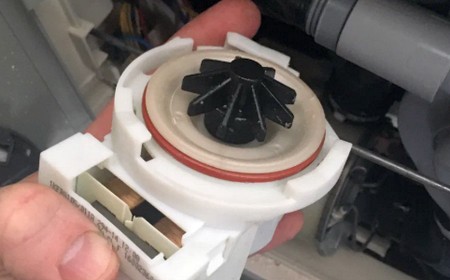 Посудомоечная машина течёт