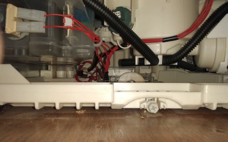 Посудомоечная машина течёт