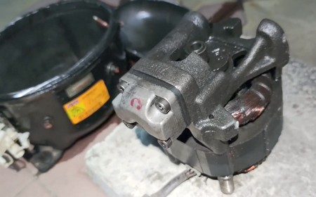 Лёд в морозильной камере холодильника
