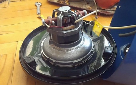 Искрит пылесос