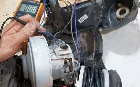 Искрит пылесос