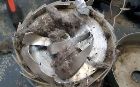 Искрит пылесос