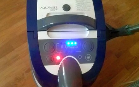 На пылесосе мигает индикатор