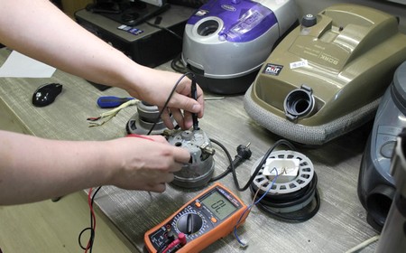 На пылесосе мигает индикатор