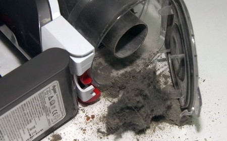 На пылесосе мигает индикатор