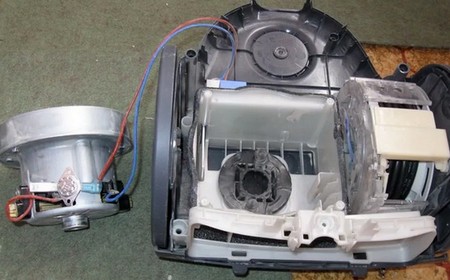 Пылесос выключается