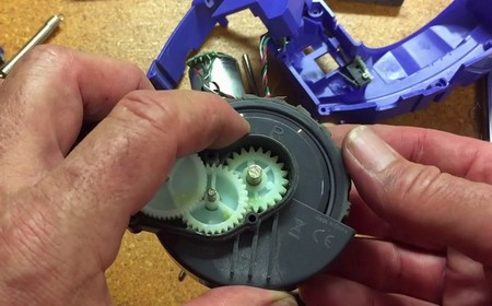 Ремонт колеса робота-пылесоса
