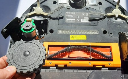 Робот-пылесос дергается