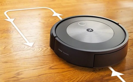 Робот-пылесос едет назад
