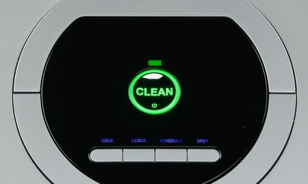 Робот-пылесос горит зеленым