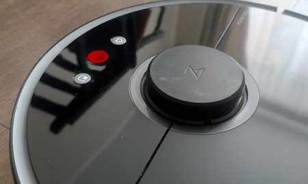 Робот-пылесос мигает красным