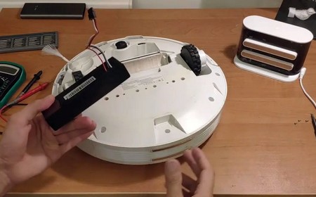 Робот-пылесос мигает красным