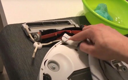 Робот-пылесос крутится на месте