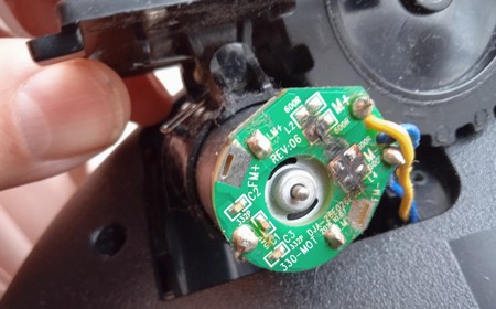 Робот-пылесос крутится на месте