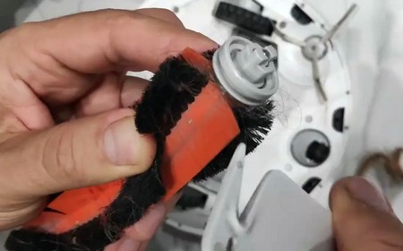 Не крутится основная щетка робота-пылесоса