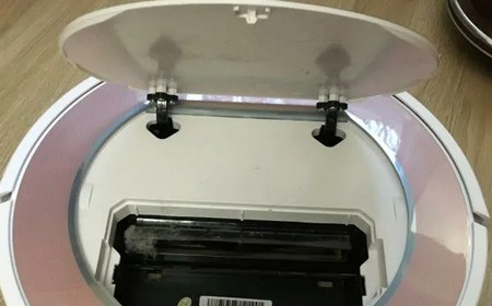 Не закрывается крышка робота-пылесоса