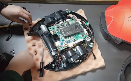 Робот-пылесос сам включается