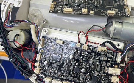 Робот-пылесос сам включается