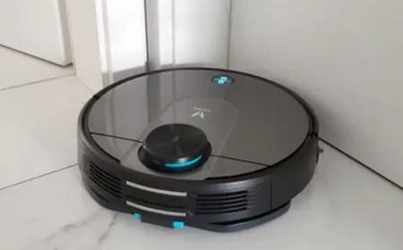 Робот-пылесос съезжает с базы