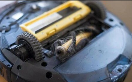 Робот-пылесос выключается