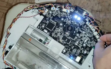 Робот-пылесос выключается